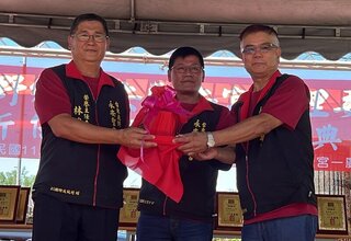 台東聖安宮換新主委 獎勵村內大學生任志工