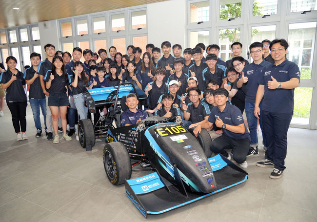 台大學生花12個月打造電動賽車 勇闖澳洲奪特別獎 | 華視新聞