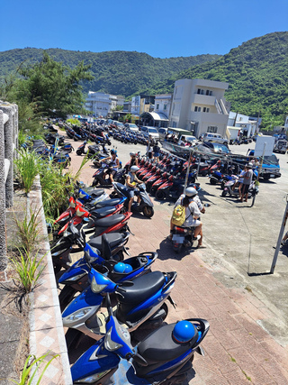 消解綠島南寮漁港交通亂象 旺季加強管制取締