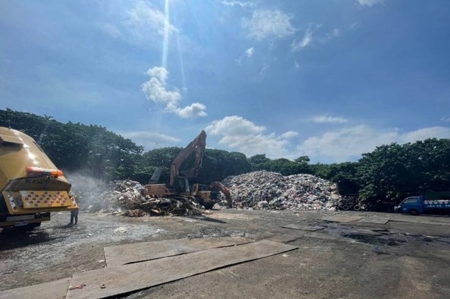 桃園焚化爐故障垃圾堆積飄異味  環保局修復並清運 | 華視新聞