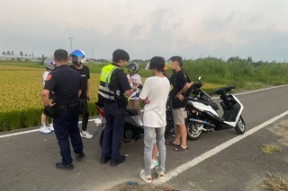 桃園改裝機車凌晨聚集擾民 大園警局包圍攔查開罰