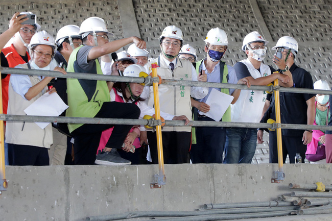 台南三爺溪萬代橋改建 黃偉哲要求降低交通衝擊 | 華視新聞
