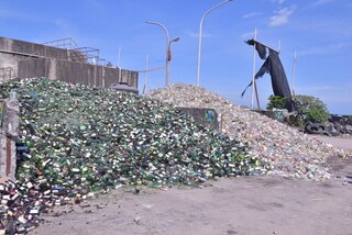 花蓮廢玻璃逾500噸待去化 環保局盼製玻璃砂再利用