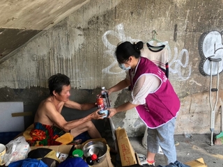 新北啟動避暑關懷機制  提醒場館暫勿驅離街友