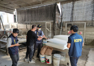 高雄鳳山溪遭水泥製品廠非法排污  環保局告發