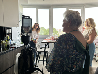 陶亞倫攜虛擬分身 助流亡烏克蘭學生與家人團聚