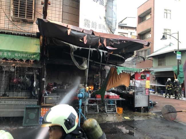 台中霧峰市場麵線店火警 疑換瓦斯漏氣引發 | 華視新聞