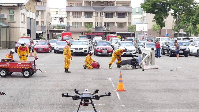 嘉縣消防局受贈無人機、骨針 演練搶救人命更有效率 | 華視新聞