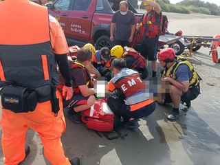 漂浮台南四草大橋下出海口  疑溺水女子命危送醫