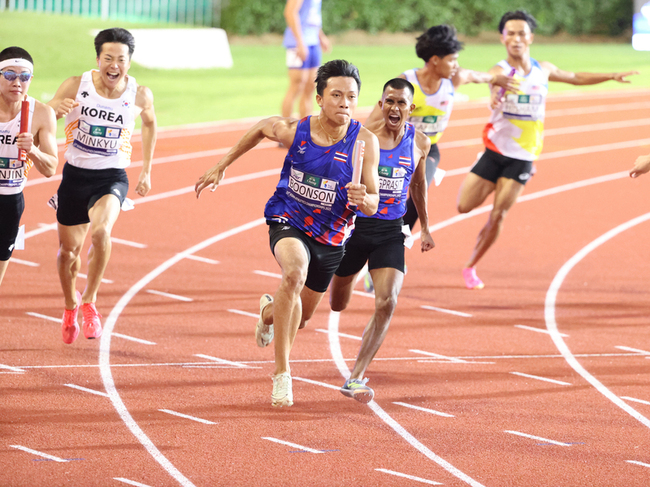 17歲短跑天才布頌 領軍4x100公尺接力為泰國摘金 | 華視新聞