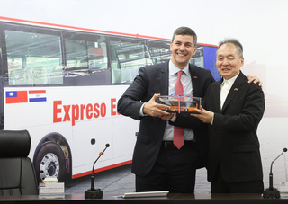 參訪電動巴士業者  潘尼亞盼更多台商投資巴拉圭