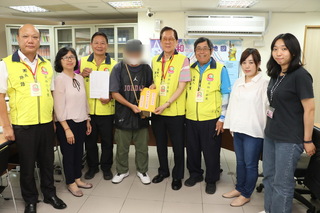 圓融行善團1人千元接龍捐款 助新北弱勢家庭解困