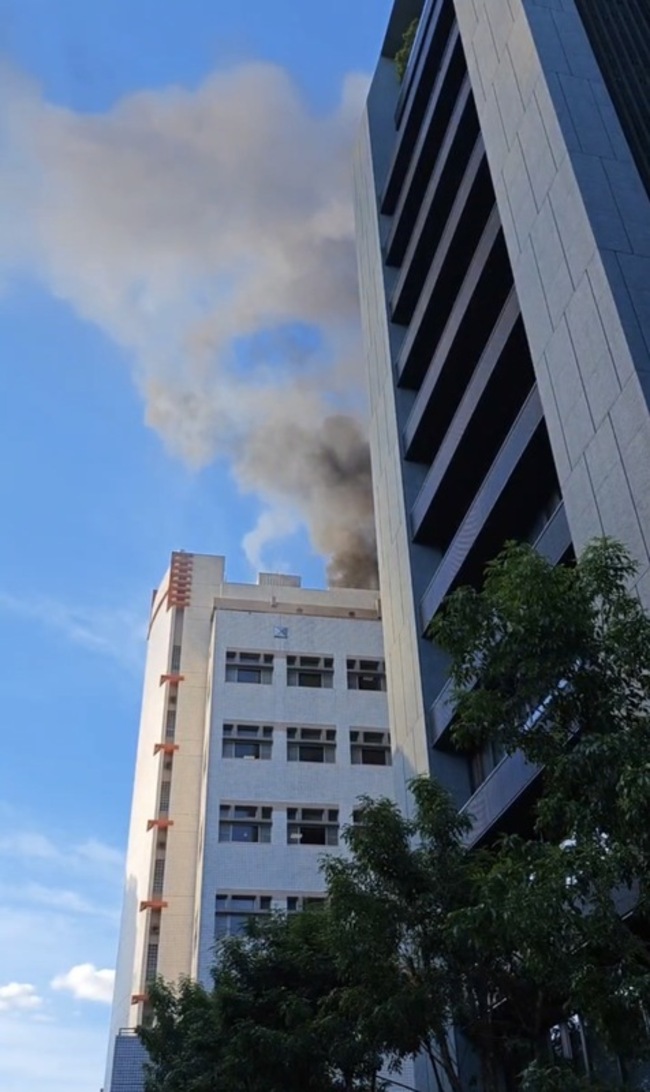 北市中華電信研究院頂樓起火  無傷者、原因待查 | 華視新聞