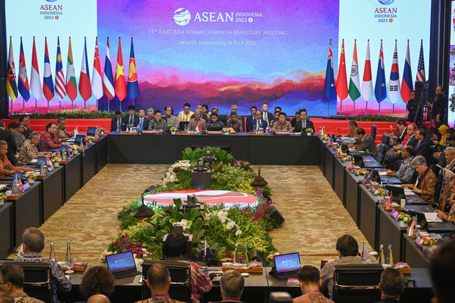 中美外長東協場邊會晤  印尼學者：為拜習會鋪路 | 華視新聞