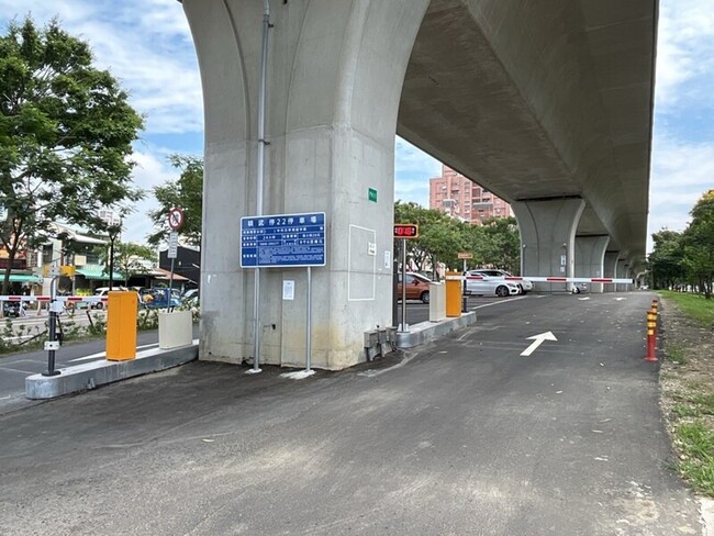 台中鐵路高架橋下6停車場啟用  滿足停車需求 | 華視新聞