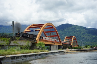 80歲蒸汽機車女王出任務 首班車鬧脾氣延誤30分