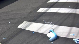 烤麵包機從天降險砸人車 新北警鎖定涉嫌人偵辦