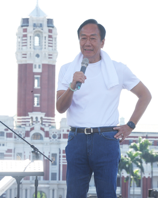 郭台銘凱道高呼政黨輪替  與侯友宜、柯文哲沒互動