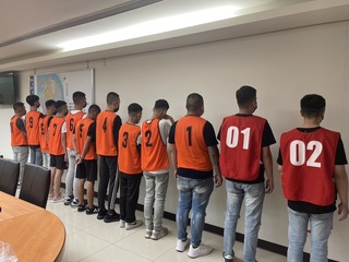 新北五股行車糾紛談判  12人涉砸車遭警逮送辦