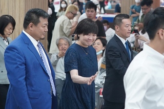 安倍昭惠抵台 民眾感謝安倍晉三舉牌歡迎