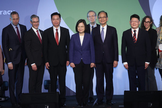 總統：海峽對岸日益升高威脅  應強化民主國家聯盟