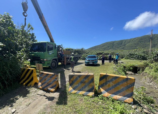 防沙灘車進入國有林地 屏東林管處設置護欄