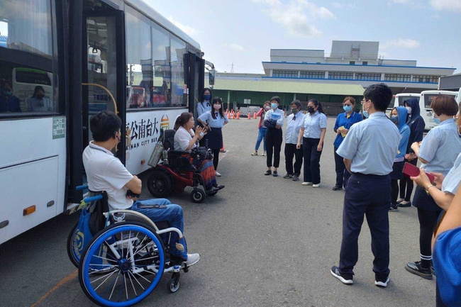台南公車運量成長 市府辦講座盼精進服務品質 | 華視新聞