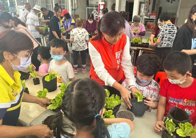 種萵苣做沙拉醬  南投食農教育認識產地到餐桌 | 華視新聞