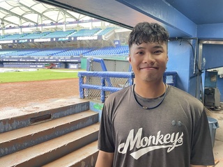 左側投王志煊向黃子鵬請教 盼增加對右打壓制力