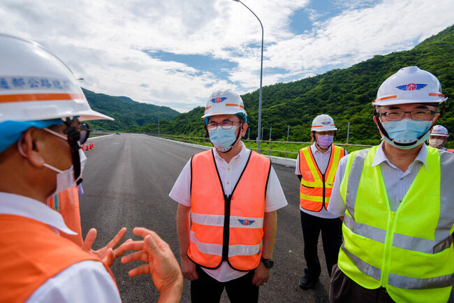 南迴公路拓寬瓶頸路段 劉櫂豪促117年全線完工 | 華視新聞