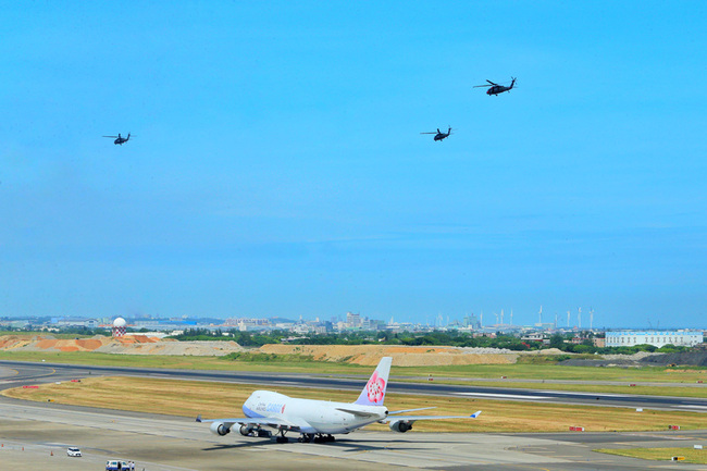 漢光演習19日桃機預演  軍事迷爭睹卡位搶拍照 | 華視新聞