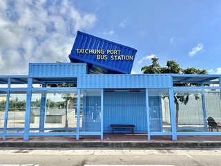 貨櫃候車亭登台中港旅客服務中心 成熱門打卡點