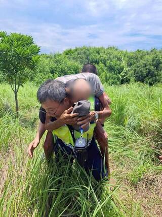 9旬老翁巡田未歸  警靠鹽巴、飲料罐找到人