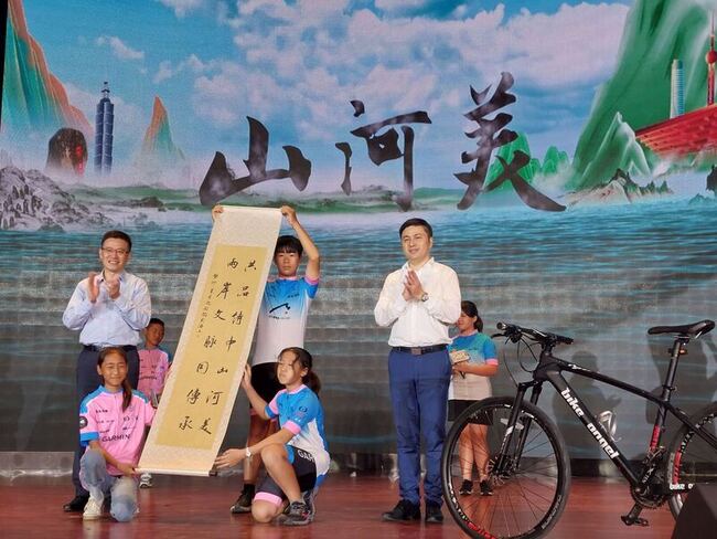 兩岸青少年詩詞大會頒獎 上海頻推交流活動 | 華視新聞