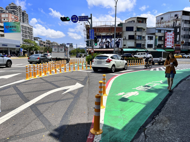 改善行人交通環境 高市添136處專用及早開時相號誌 | 華視新聞