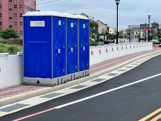 三義鄉人行道出現流動廁所  民眾批另類行人地獄