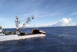 「搜魚直升機」迫降卻墜海  機上2人獲救輕傷