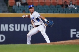 王勝偉打擊手感燙  在場上帶領學弟發揮老將價值