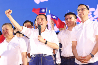 侯友宜回新北大本營造勢 喊下架無能政府