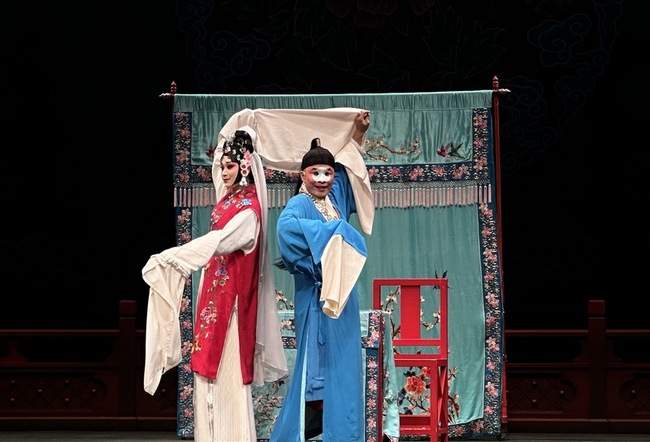 國光劇團赴星演出 展現台灣年輕京劇演員技藝傳承 | 華視新聞