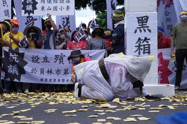 彰化溪湖第3公墓擬建簡易靈堂  民眾舉布條抗議 | 華視新聞