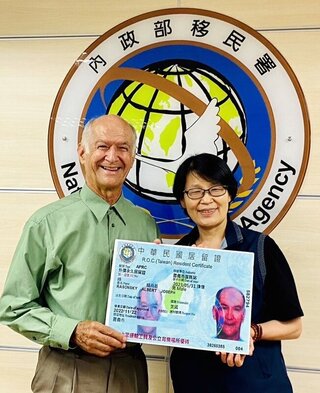 美籍賴尚基在台傳教半世紀 獲頒永久居留證