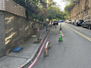 繼冷氣機砸死人事件 基隆也發生牆磚掉落砸車