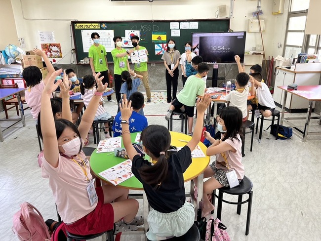 台南辦全英語營隊 海外志工將各地文化帶進校園 | 華視新聞