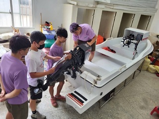 結合在地特色  澎湖海事開船外機檢修實習選修課