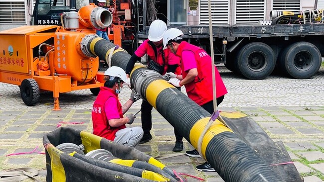 颱風杜蘇芮進逼 河川局巡檢台東水門盤點防汛機具 | 華視新聞