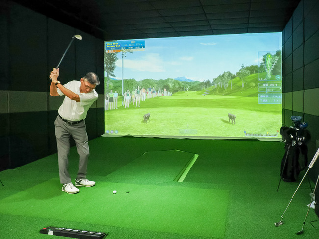 運動結合科技  北醫大智慧高爾夫模擬教室啟用 | 華視新聞
