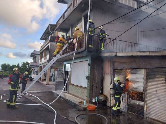 宜蘭礁溪住宅火警  2人命危送醫 | 華視新聞