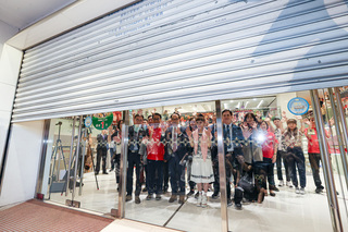 遠百寶慶店晚間6時熄燈  總經理鞠躬謝客不捨落淚