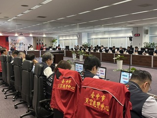 憂颱風杜蘇芮帶來強陣風 盧秀燕籲加強固定招牌